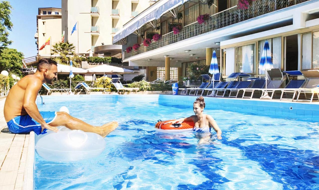 Hotel Royal-Spiaggia Gatteo a Mare Bagian luar foto