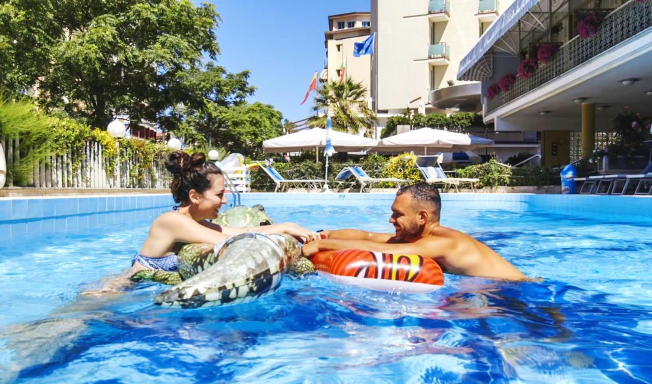 Hotel Royal-Spiaggia Gatteo a Mare Bagian luar foto