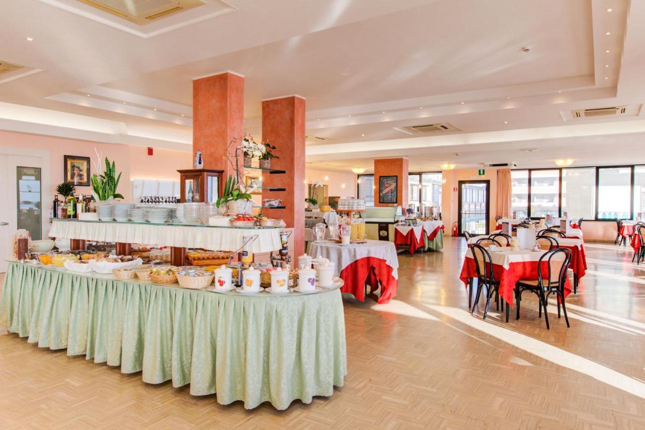 Hotel Royal-Spiaggia Gatteo a Mare Bagian luar foto